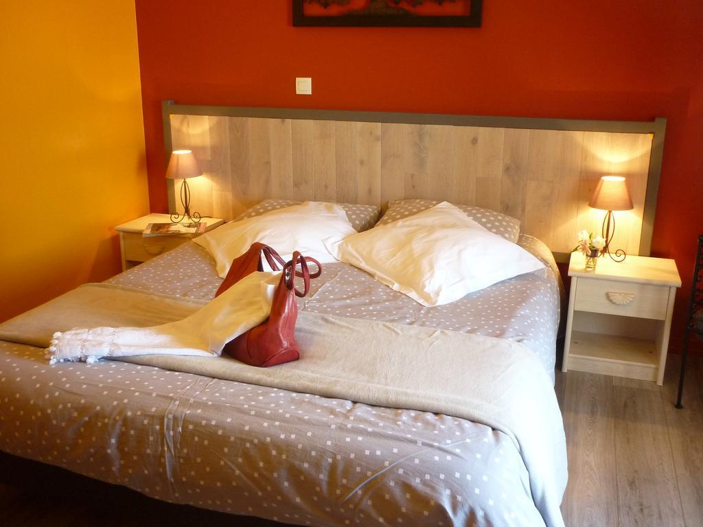 Chambres D'Hotes L'En Haut Des Vignes Merignac  Room photo