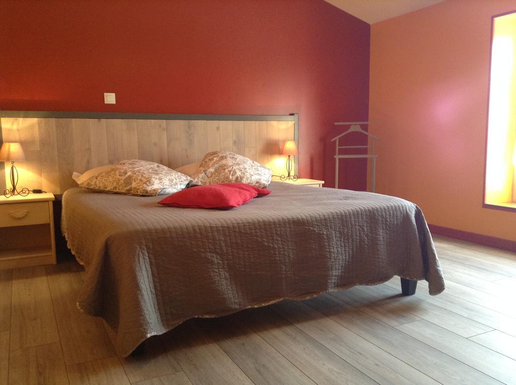 Chambres D'Hotes L'En Haut Des Vignes Merignac  Room photo